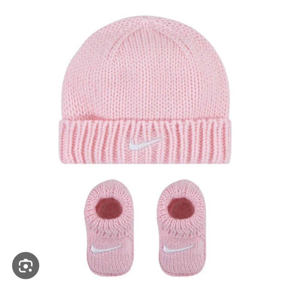 Nike Beanie & Bootie Set